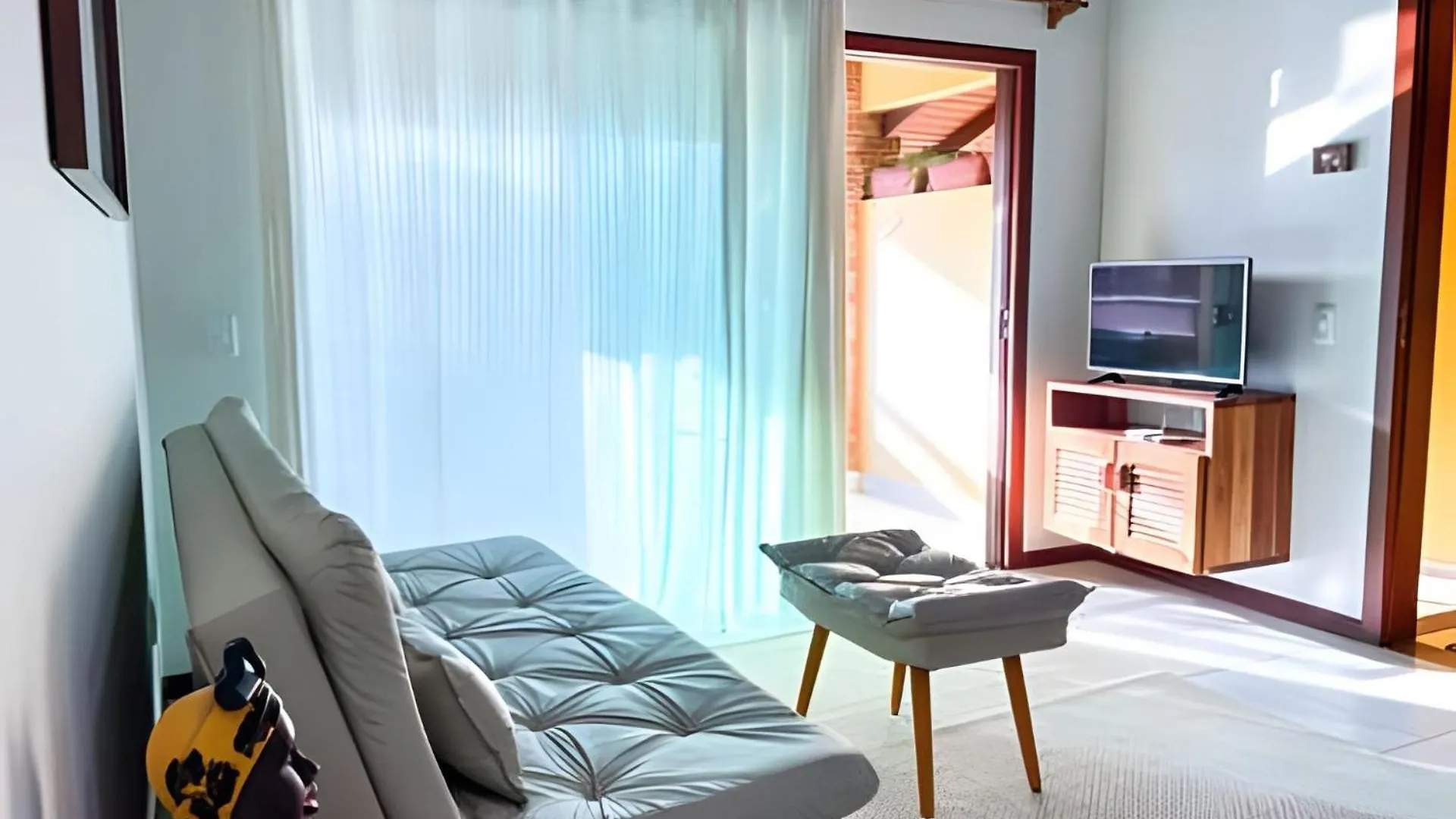 450M Da Praia Taperapuan; 2 Suites; Piscina; Wifi 300 Mbs; 2 Pavimento; Churrasqueira; Estacionamento Gratuito 1 Carro. Porto Seguro 0*,