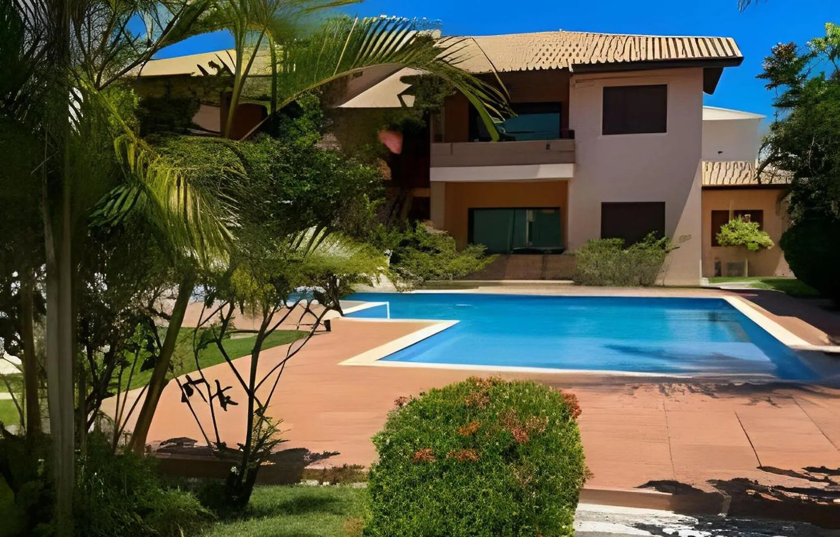 450M Da Praia Taperapuan; 2 Suites; Piscina; Wifi 300 Mbs; 2 Pavimento; Churrasqueira; Estacionamento Gratuito 1 Carro. Porto Seguro
