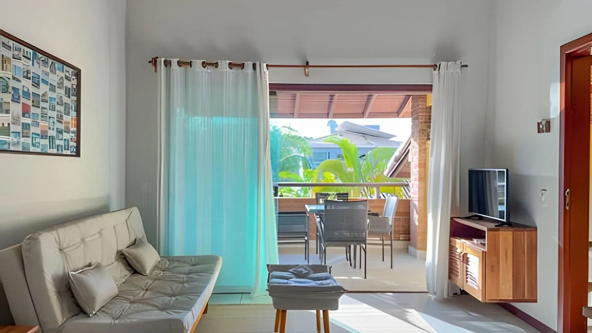 450M Da Praia Taperapuan; 2 Suites; Piscina; Wifi 300 Mbs; 2 Pavimento; Churrasqueira; Estacionamento Gratuito 1 Carro. Porto Seguro Tatil Evi