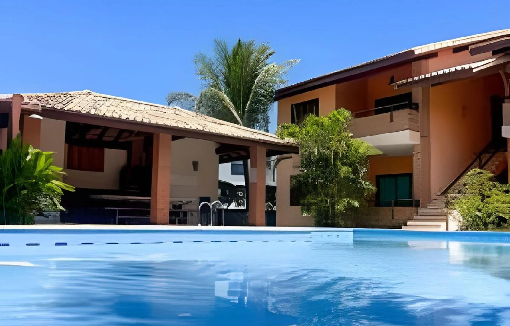 450M Da Praia Taperapuan; 2 Suites; Piscina; Wifi 300 Mbs; 2 Pavimento; Churrasqueira; Estacionamento Gratuito 1 Carro. Porto Seguro